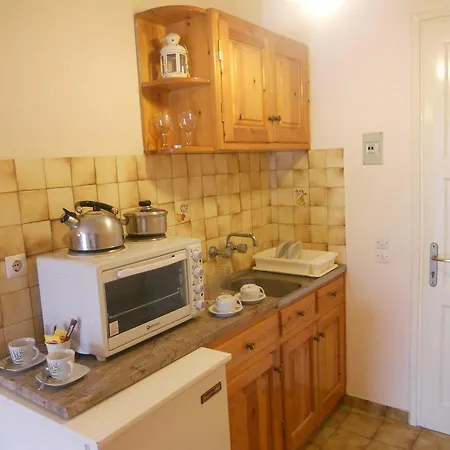 Elli Marina And ベニテス